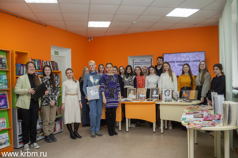 Тематическая фотоэкспозиция «Яркие женщины – яркие судьбы» (к Международному женскому дню)