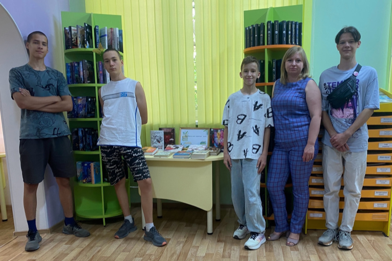 Книжная встреча (к Всемирному дню книголюбов) «Объединяемся с любимыми героями»